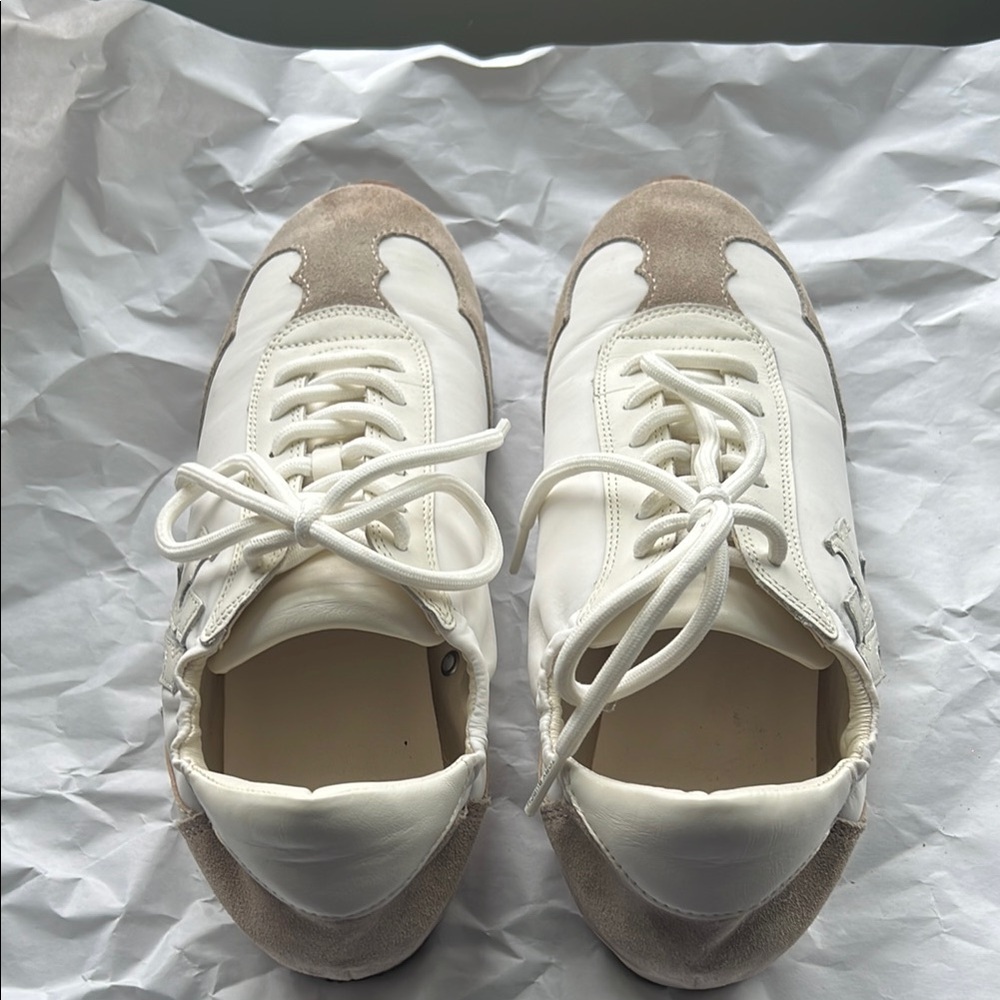 Tory Burch Sneakers Cerbiatto. White and Beige